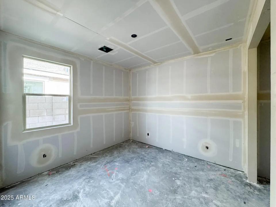 Real Estate Picture 7