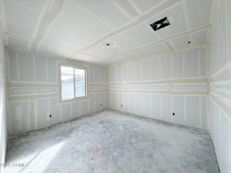 Real Estate Picture 10