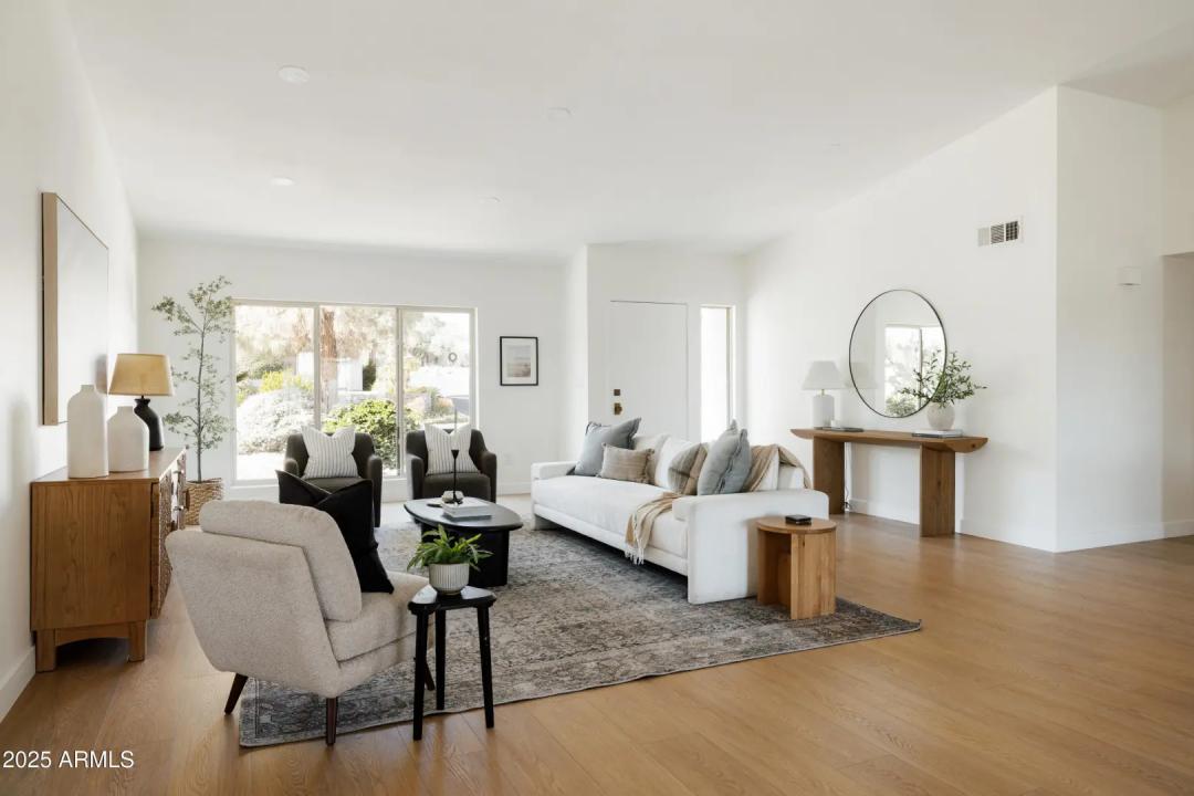 Real Estate Picture 7