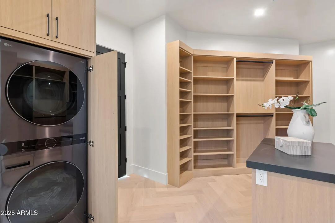 Real Estate Picture 33