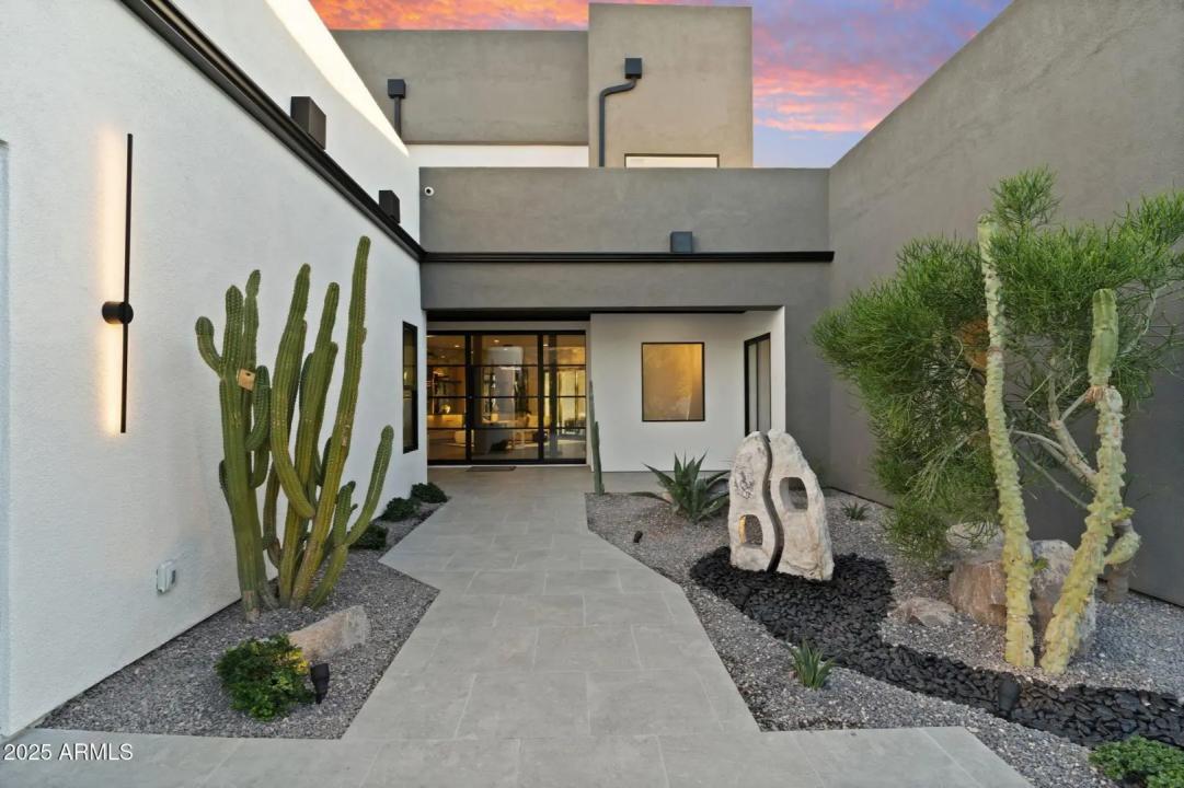 Real Estate Picture 4