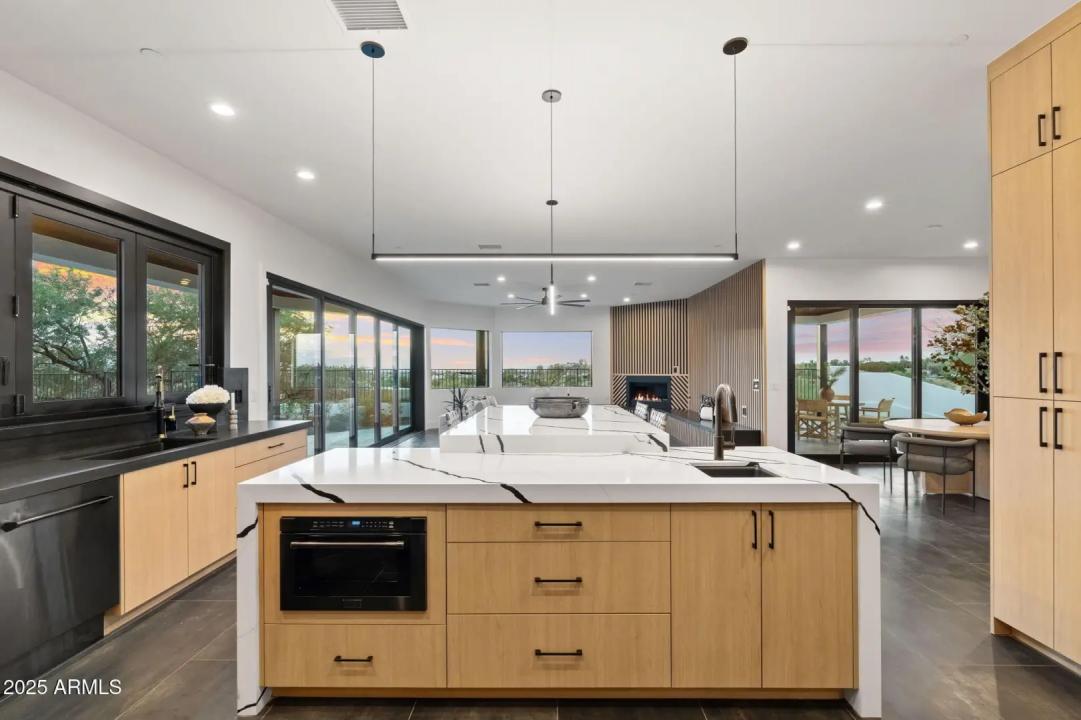 Real Estate Picture 12