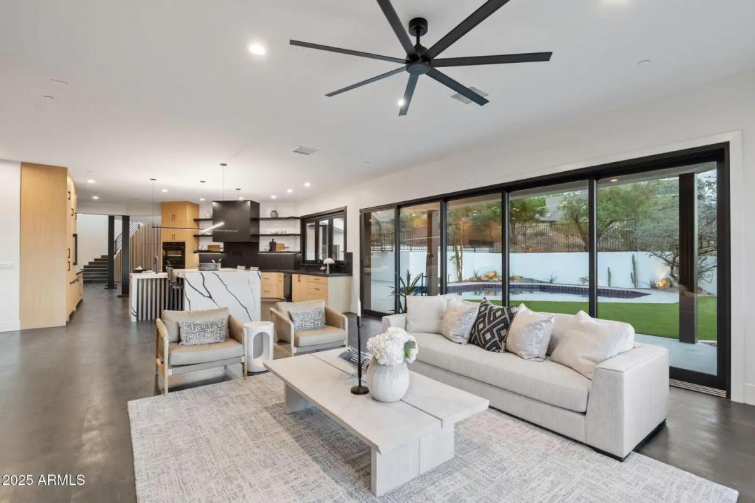 Real Estate Picture 17