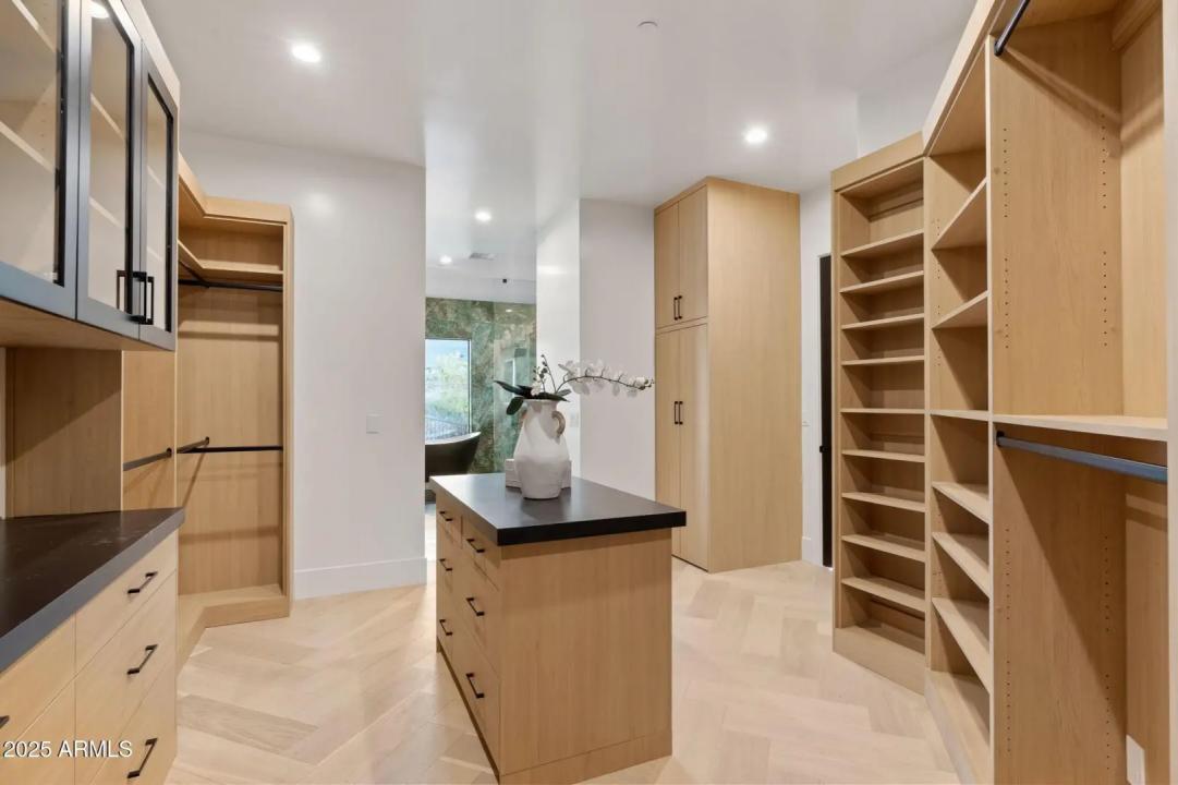 Real Estate Picture 32