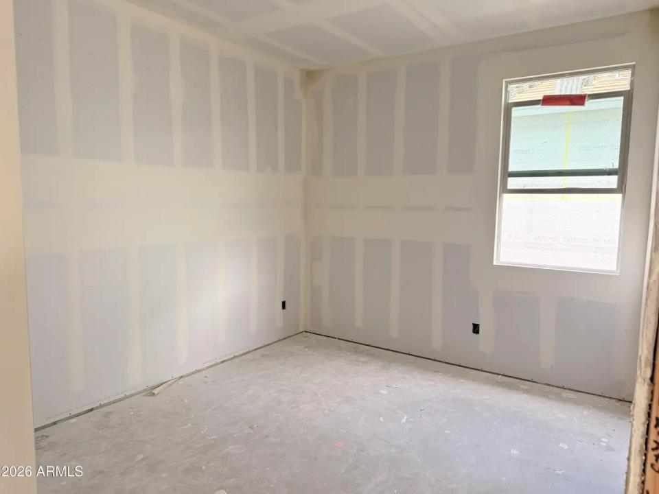 Real Estate Picture 4