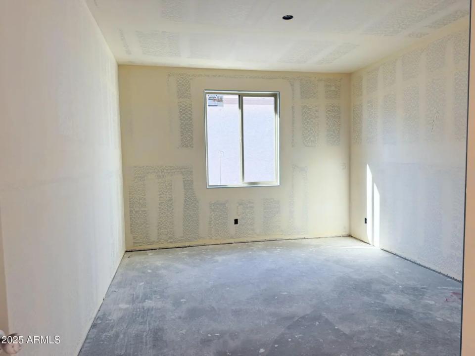 Real Estate Picture 4