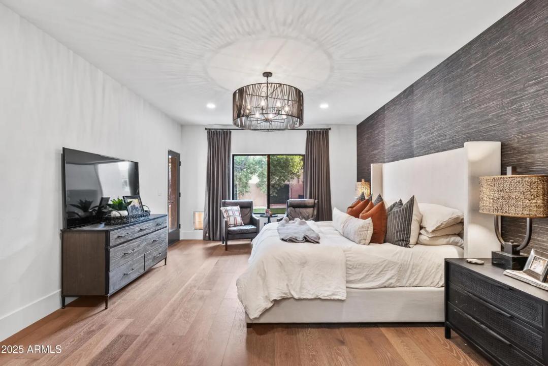 Real Estate Picture 4