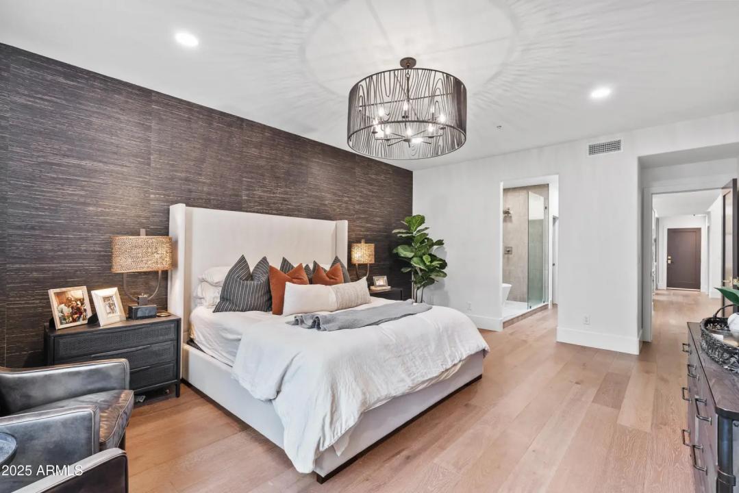 Real Estate Picture 5