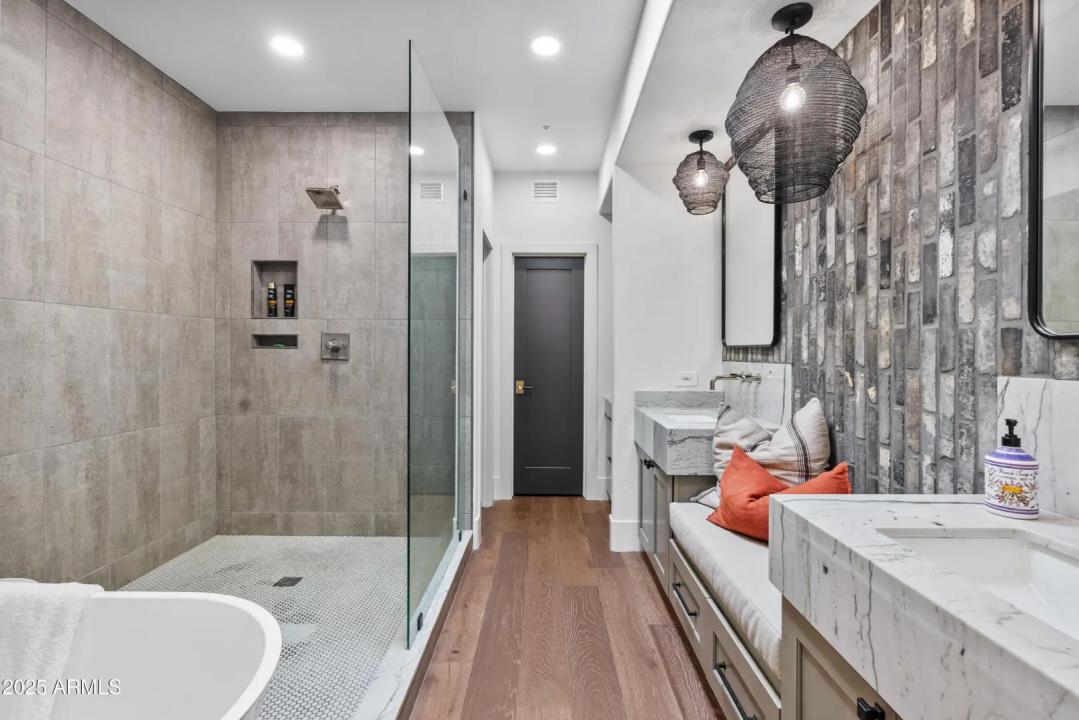 Real Estate Picture 6