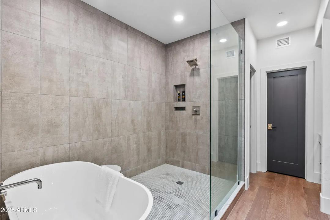 Real Estate Picture 7