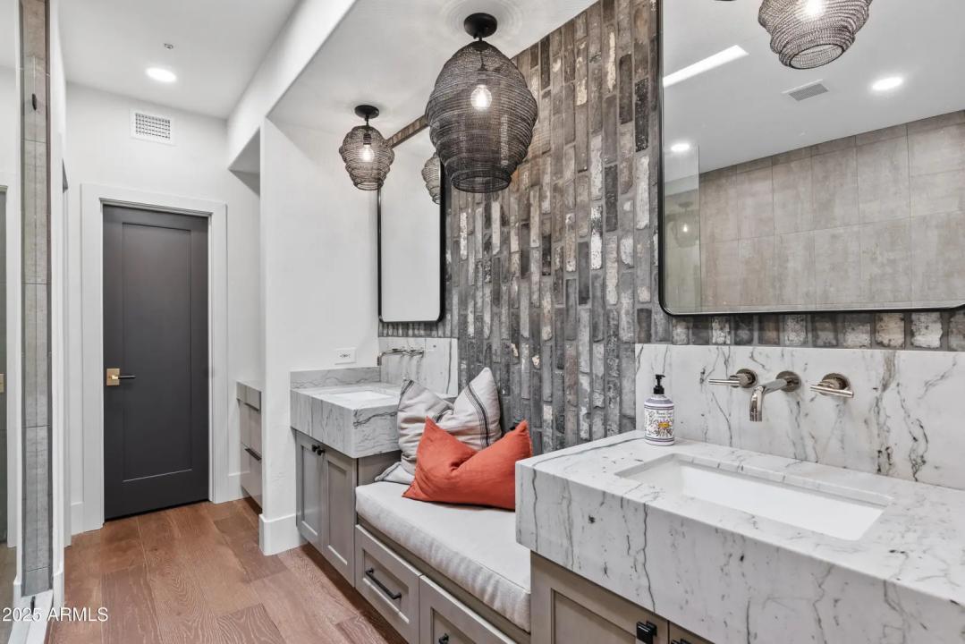 Real Estate Picture 8