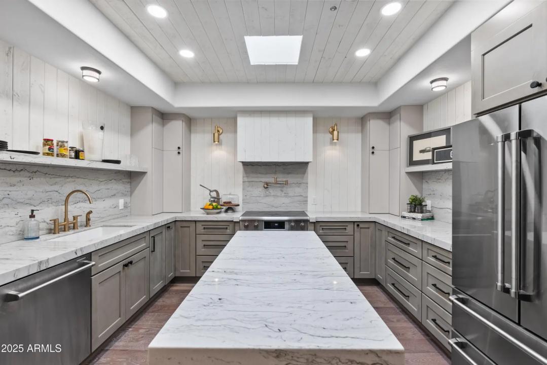 Real Estate Picture 12