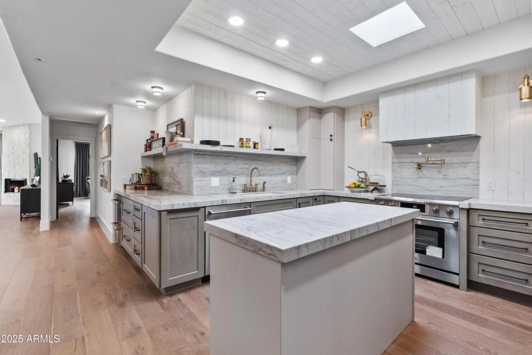 Real Estate Picture 13