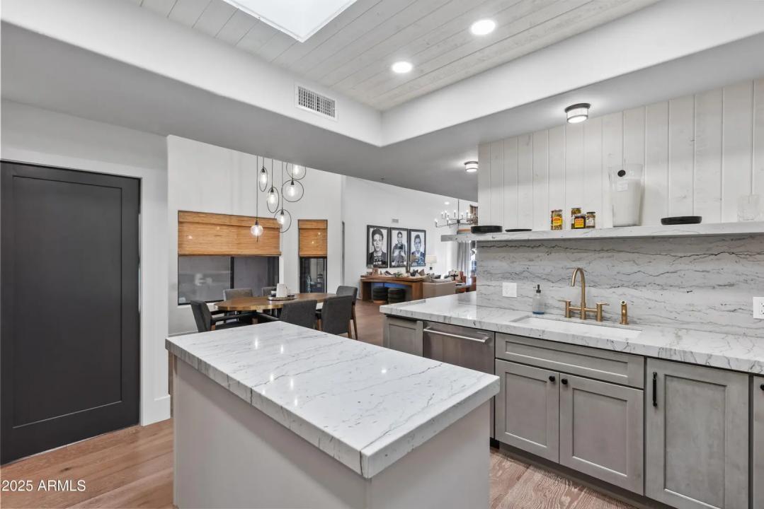 Real Estate Picture 14