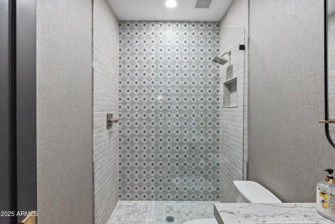 Real Estate Picture 20