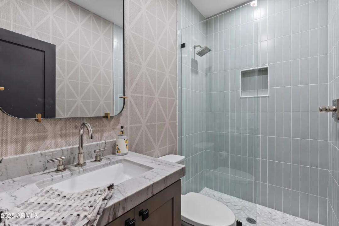 Real Estate Picture 21