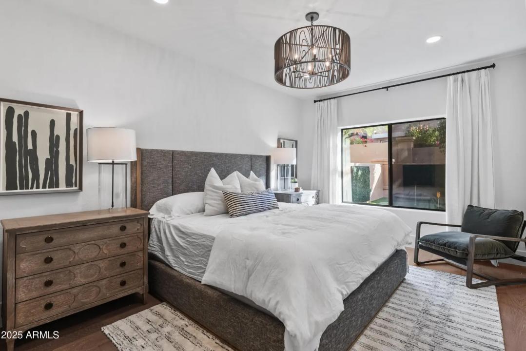 Real Estate Picture 22