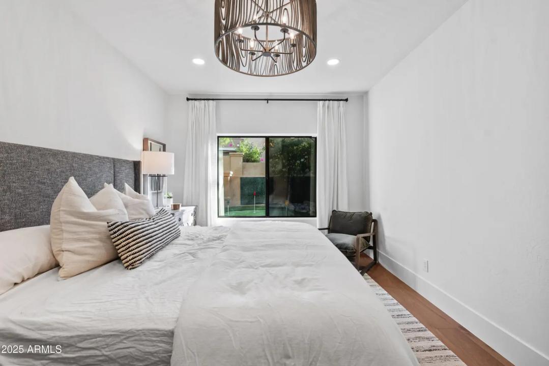 Real Estate Picture 23