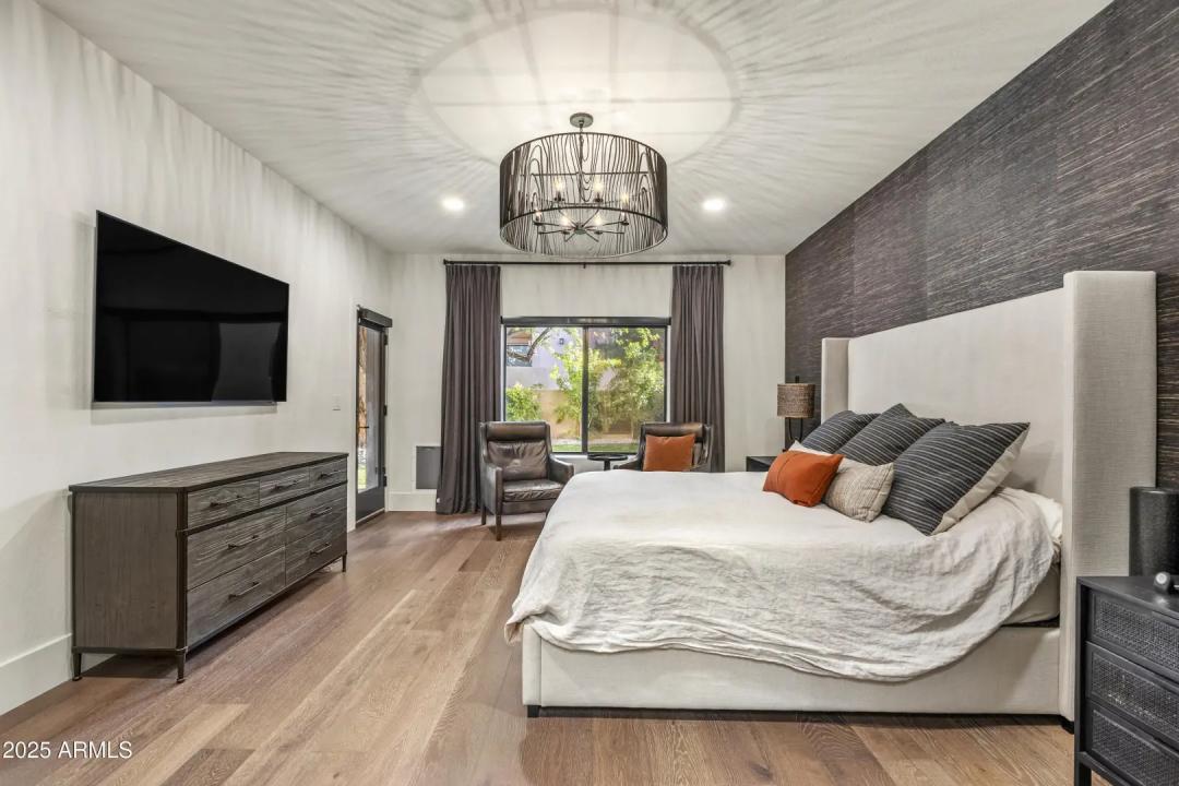 Real Estate Picture 3