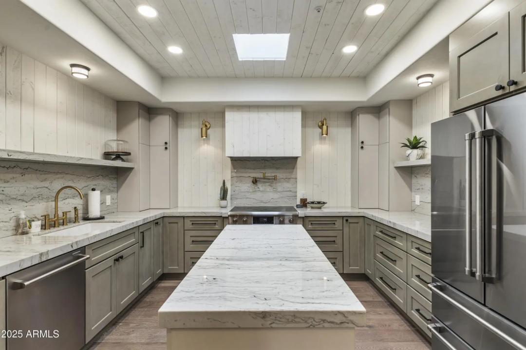 Real Estate Picture 4