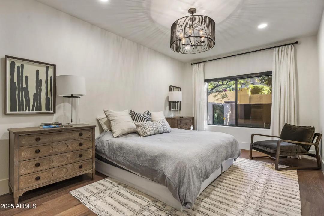 Real Estate Picture 23