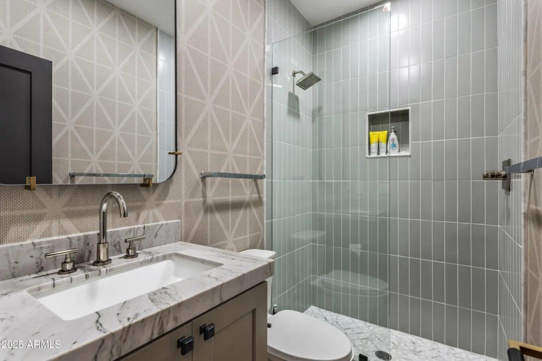 Real Estate Picture 24