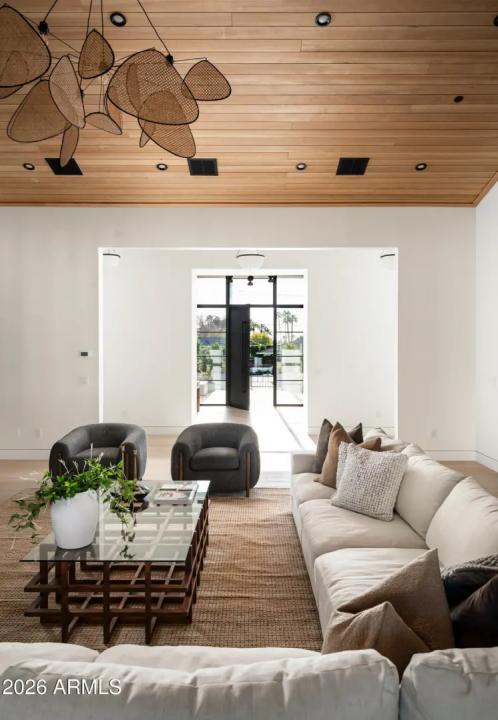 Real Estate Picture 12