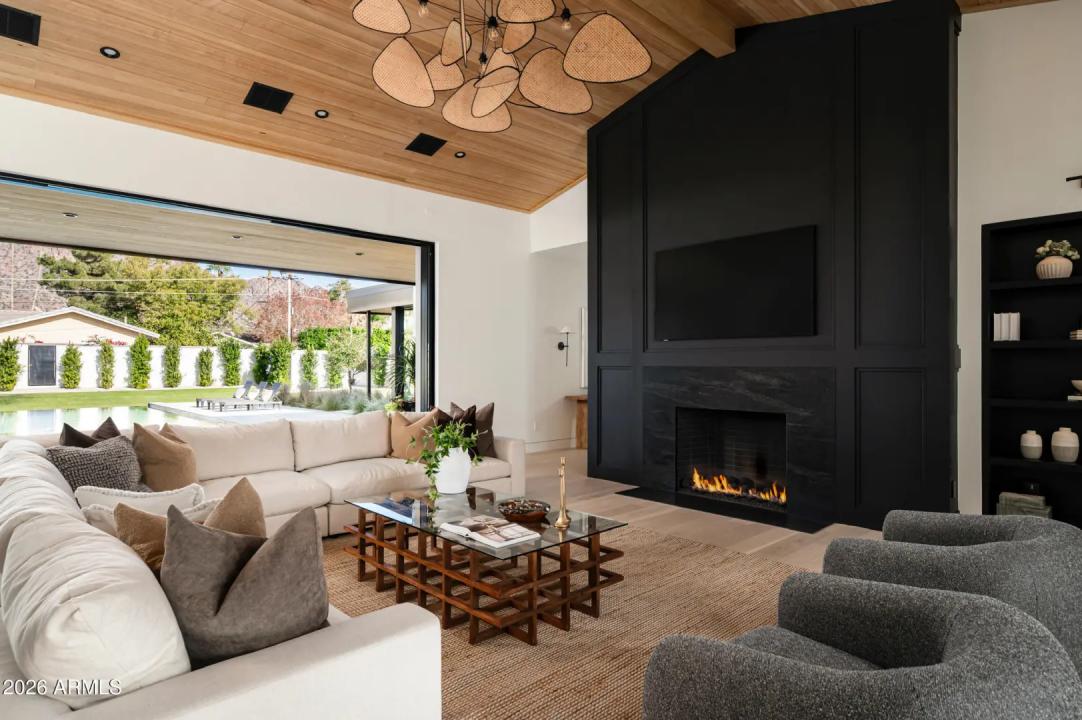 Real Estate Picture 14