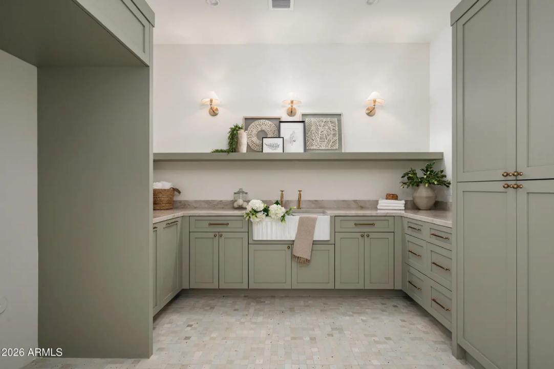 Real Estate Picture 50