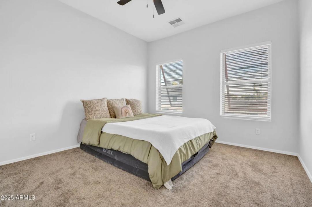 Real Estate Picture 12