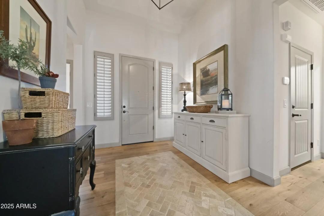 Real Estate Picture 3