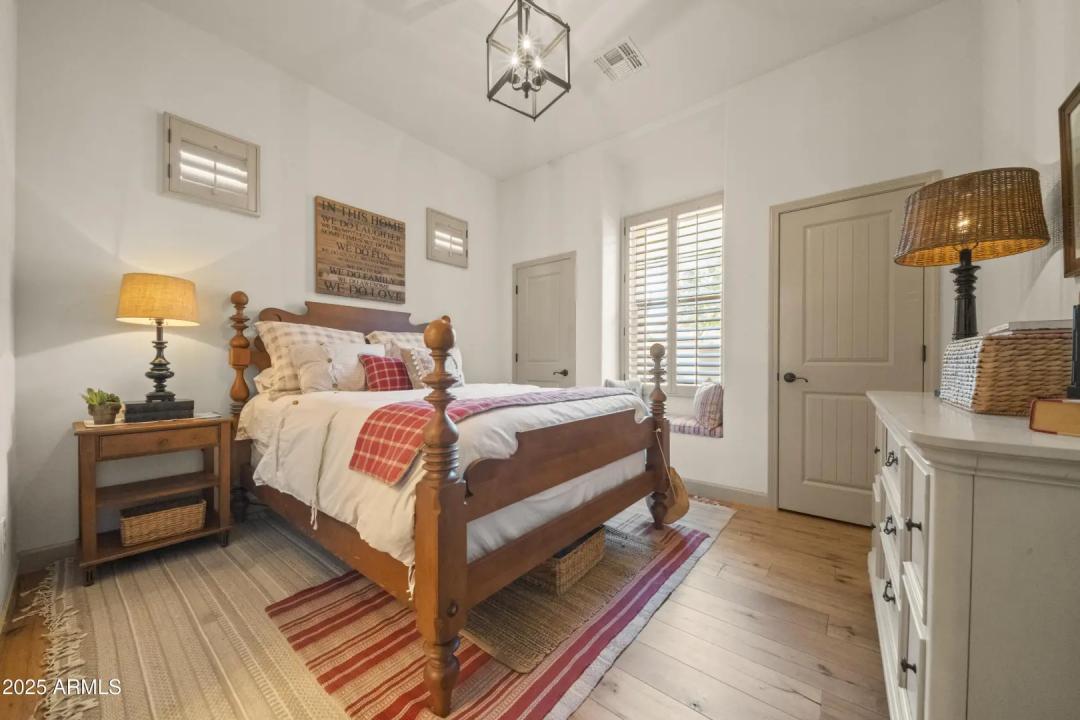 Real Estate Picture 16