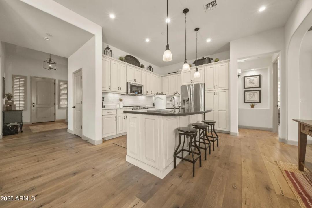 Real Estate Picture 4