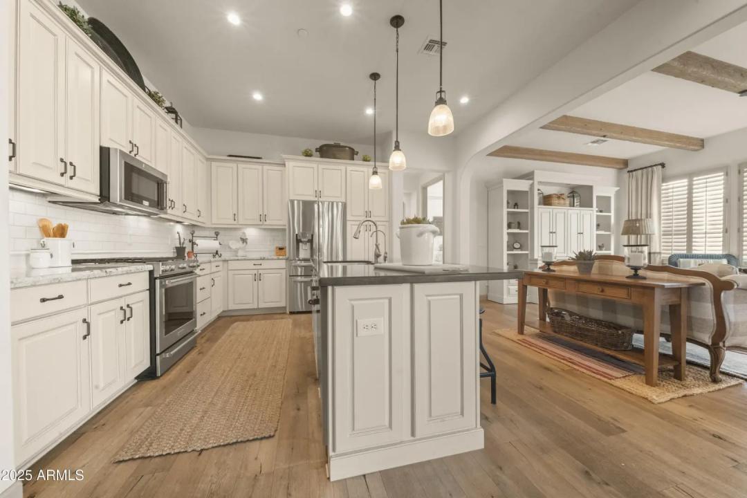 Real Estate Picture 5