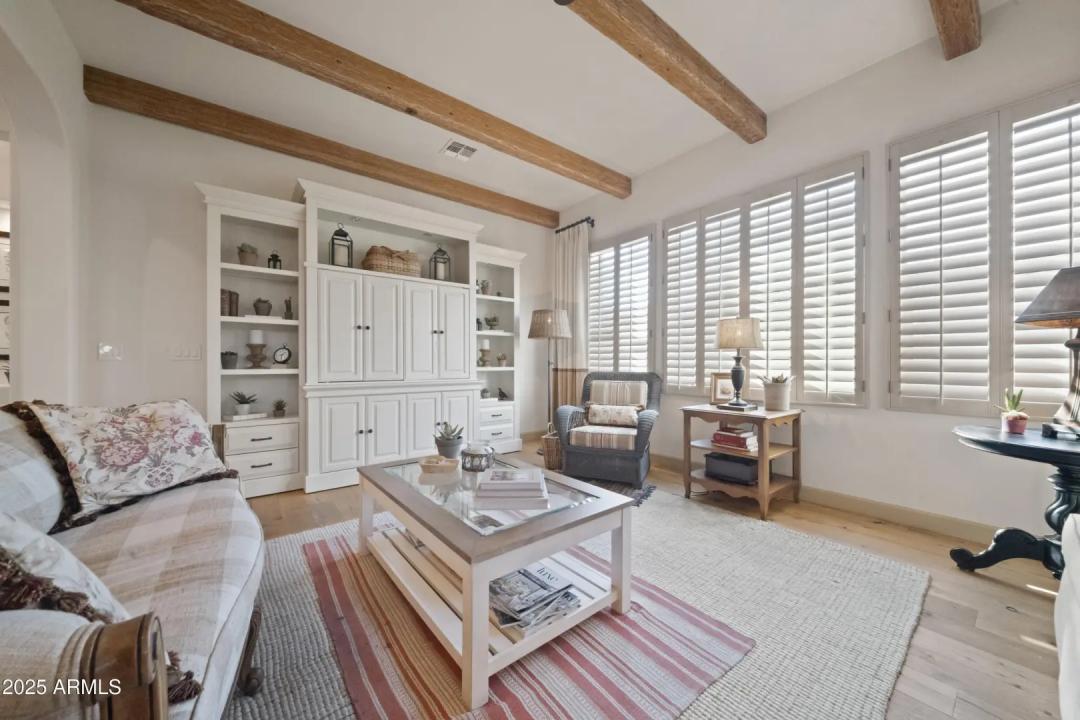 Real Estate Picture 8