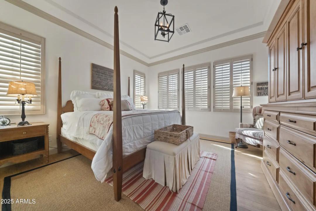 Real Estate Picture 13