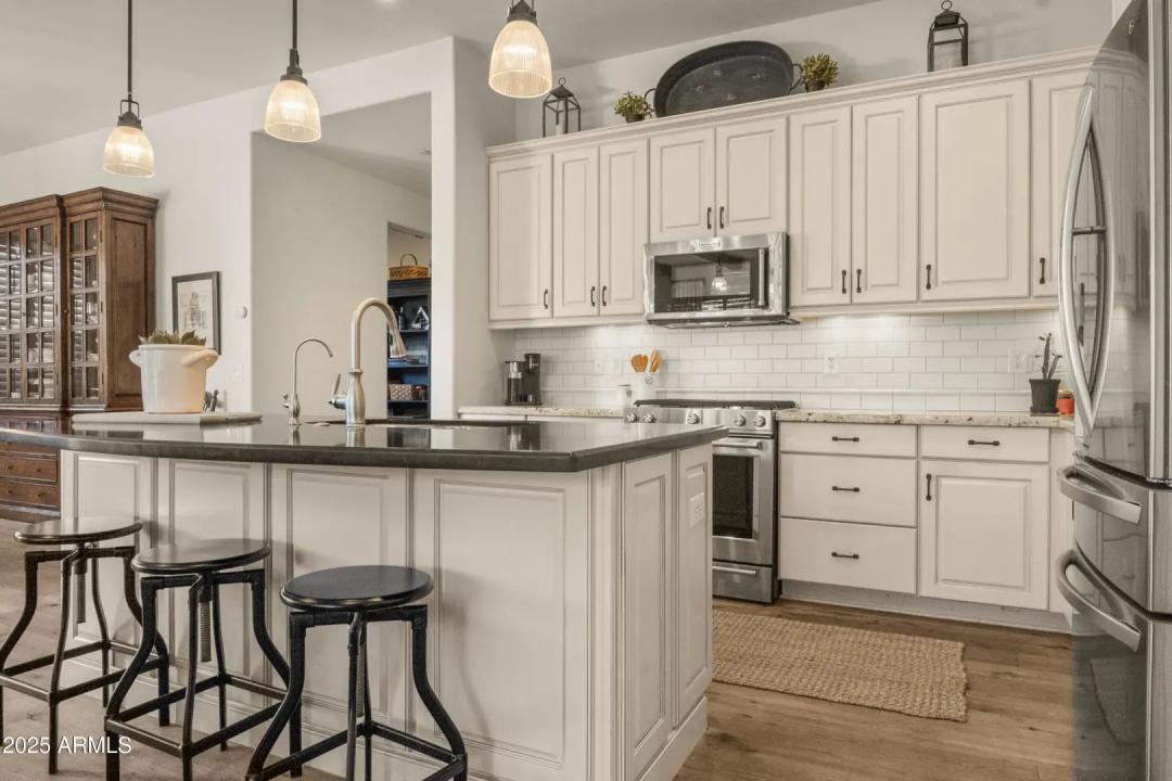 Real Estate Picture 6