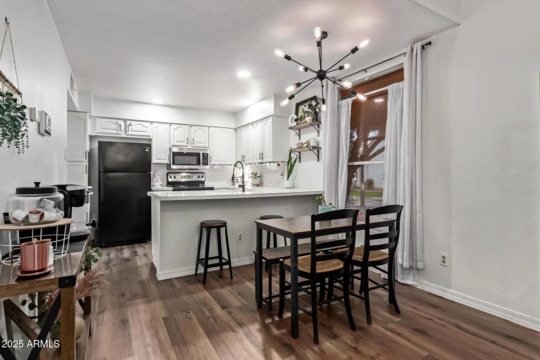 Real Estate Picture 8