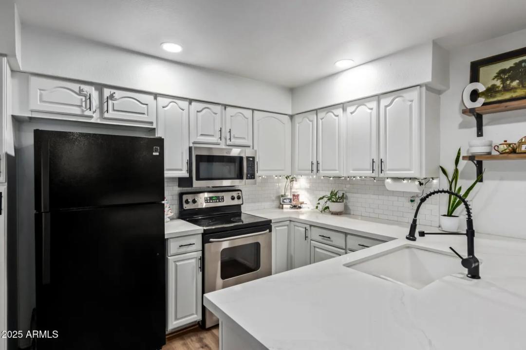 Real Estate Picture 10