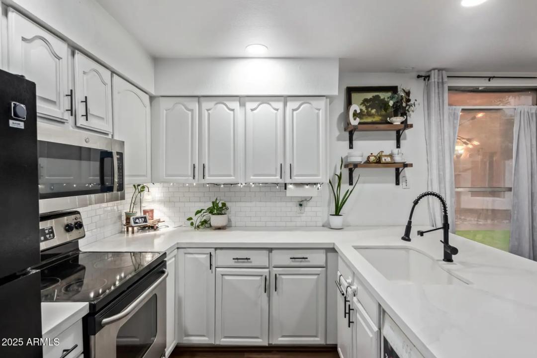 Real Estate Picture 11