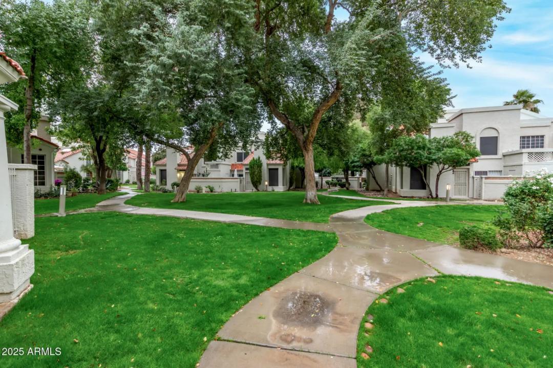 Real Estate Picture 22