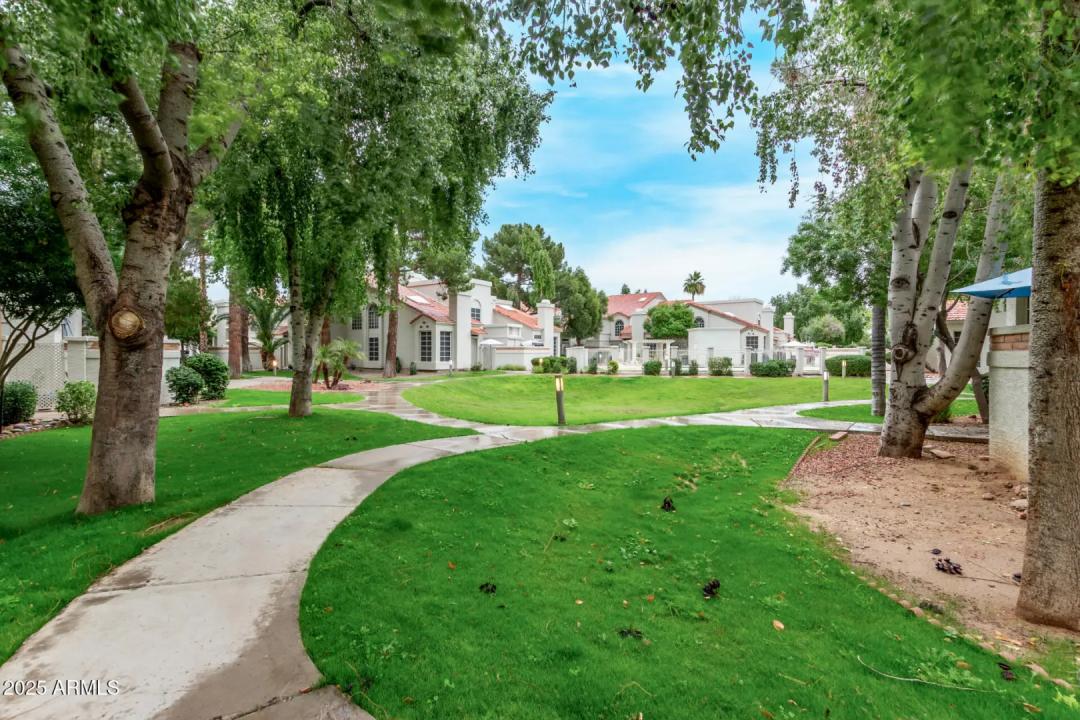 Real Estate Picture 25