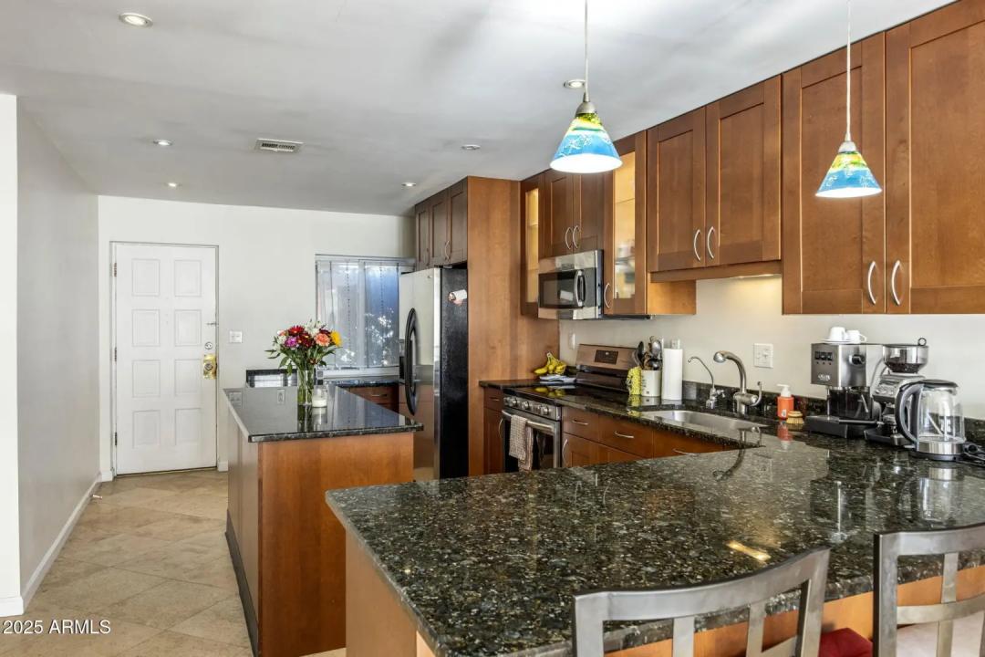 Real Estate Picture 3