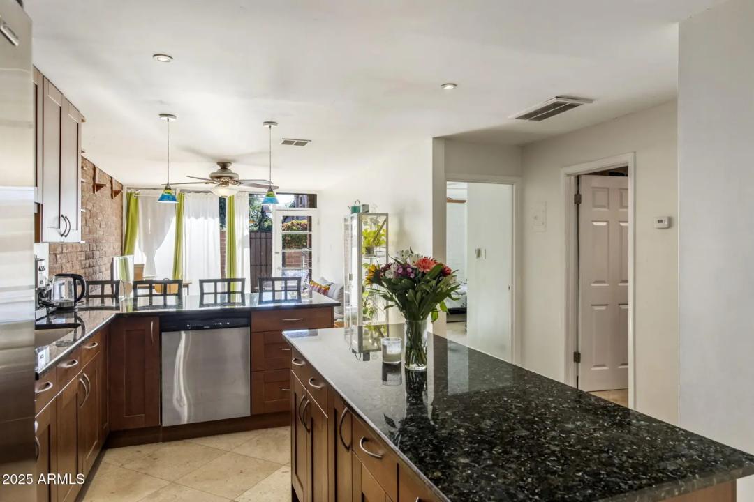 Real Estate Picture 7