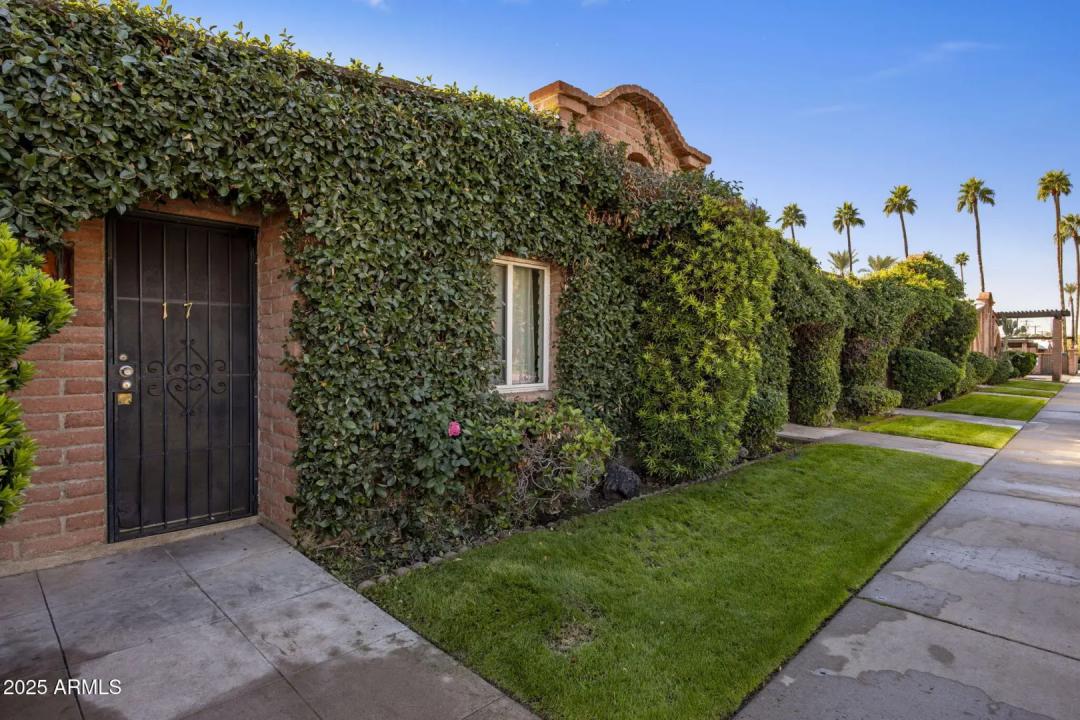 Real Estate Picture 16