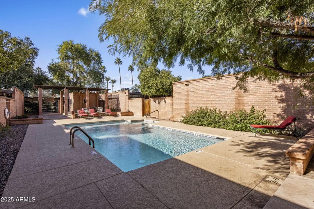 Real Estate Picture 17