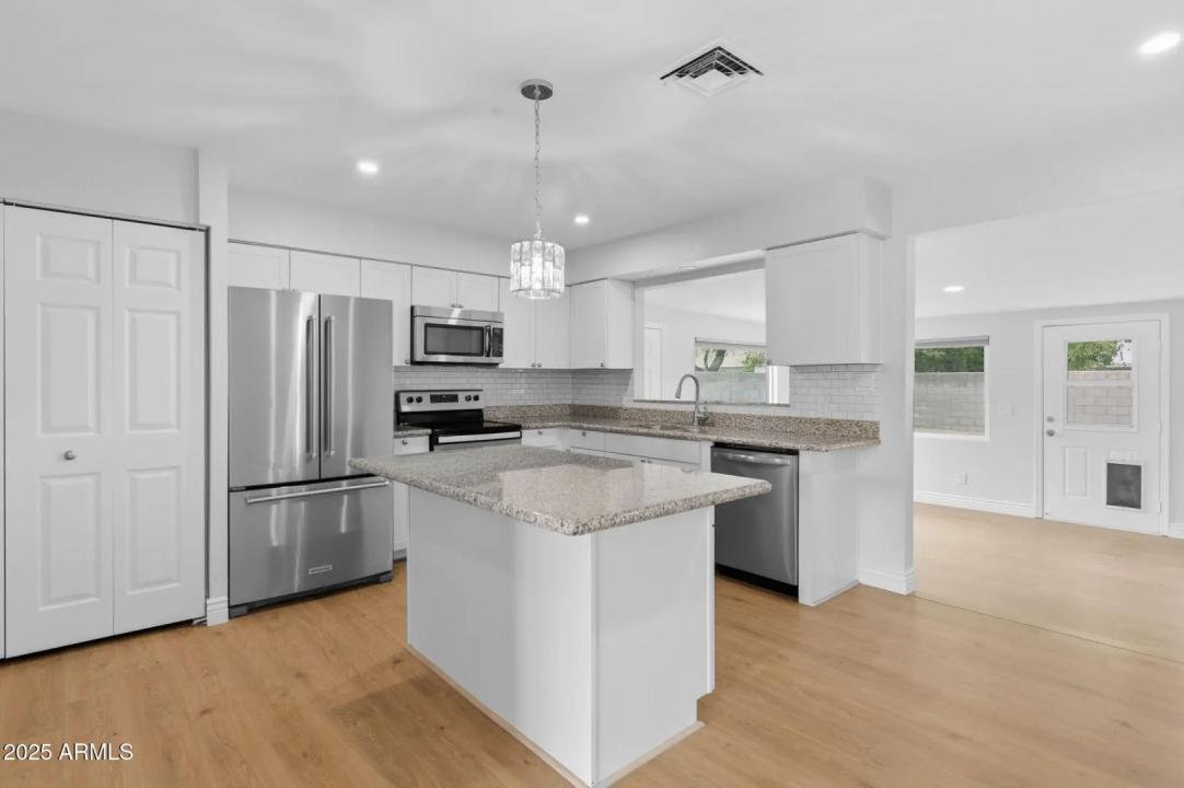 Real Estate Picture 4