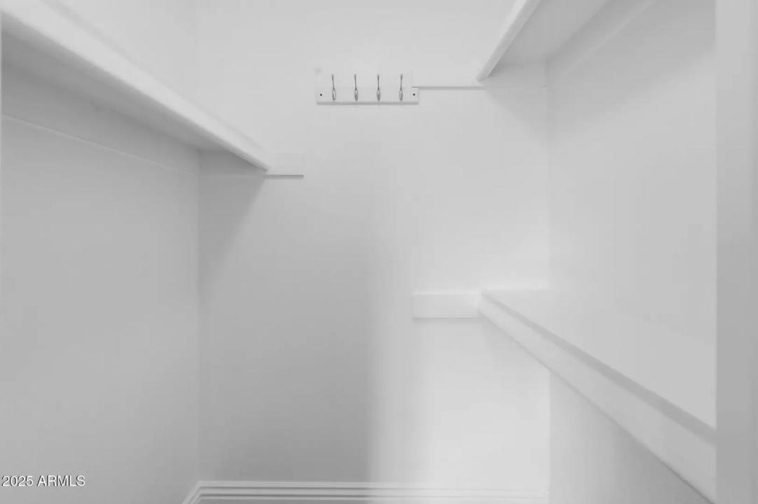 Real Estate Picture 8