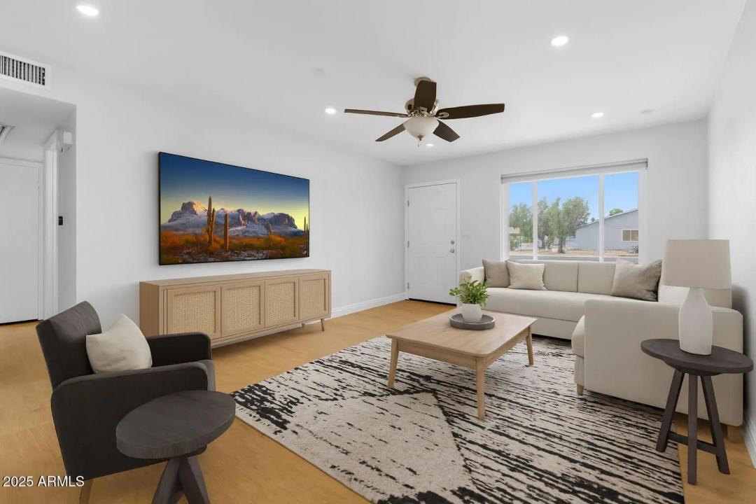 Real Estate Picture 3