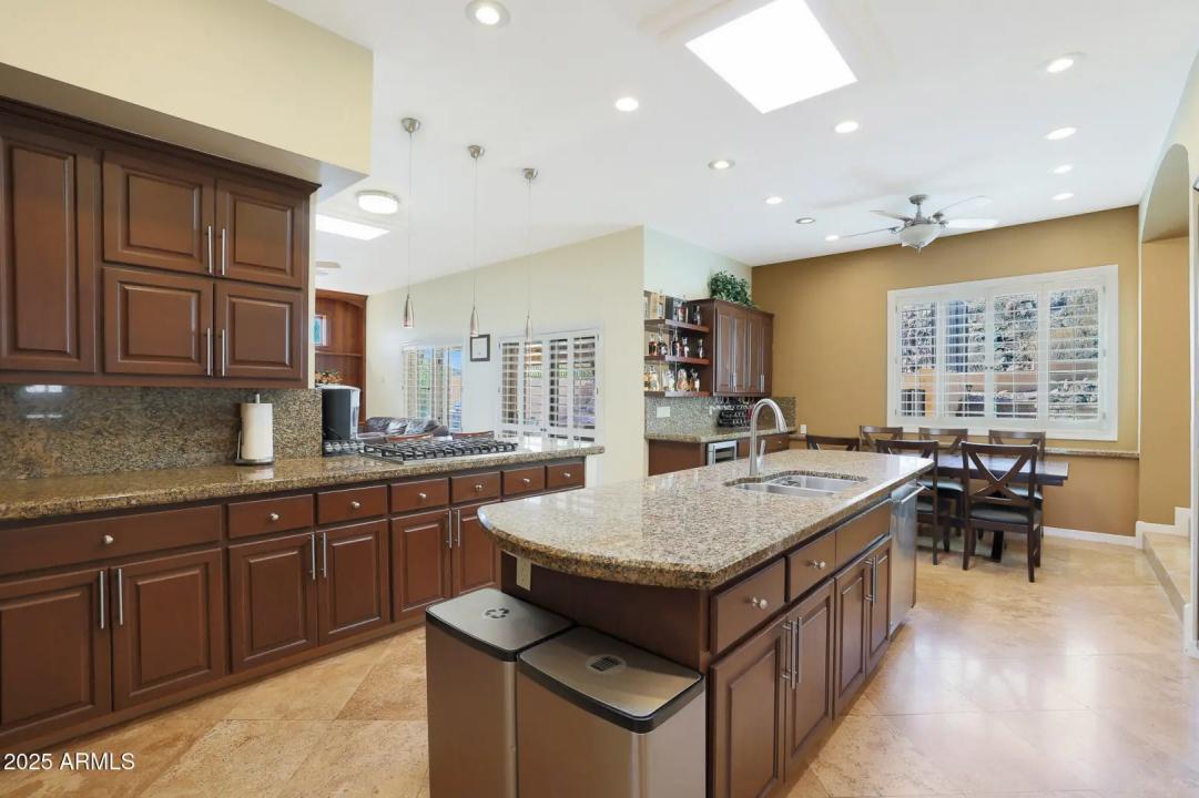 Real Estate Picture 8